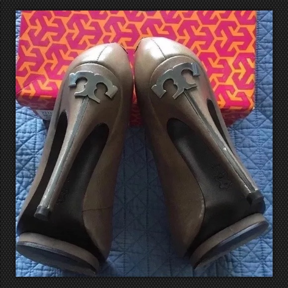 Tory Burch heels Size 9. - Picture 5 of 7